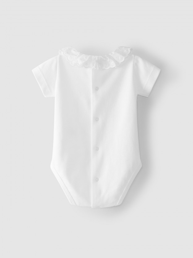 Body cuello de volante en bordado inglés Body cuello de volante en bordado inglés