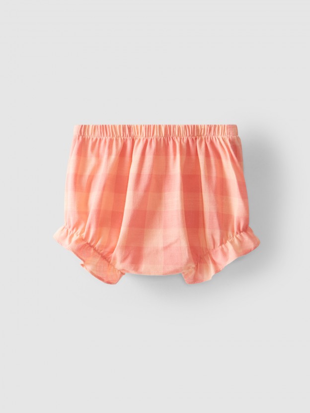 Pantalones cortos cuadros con volante