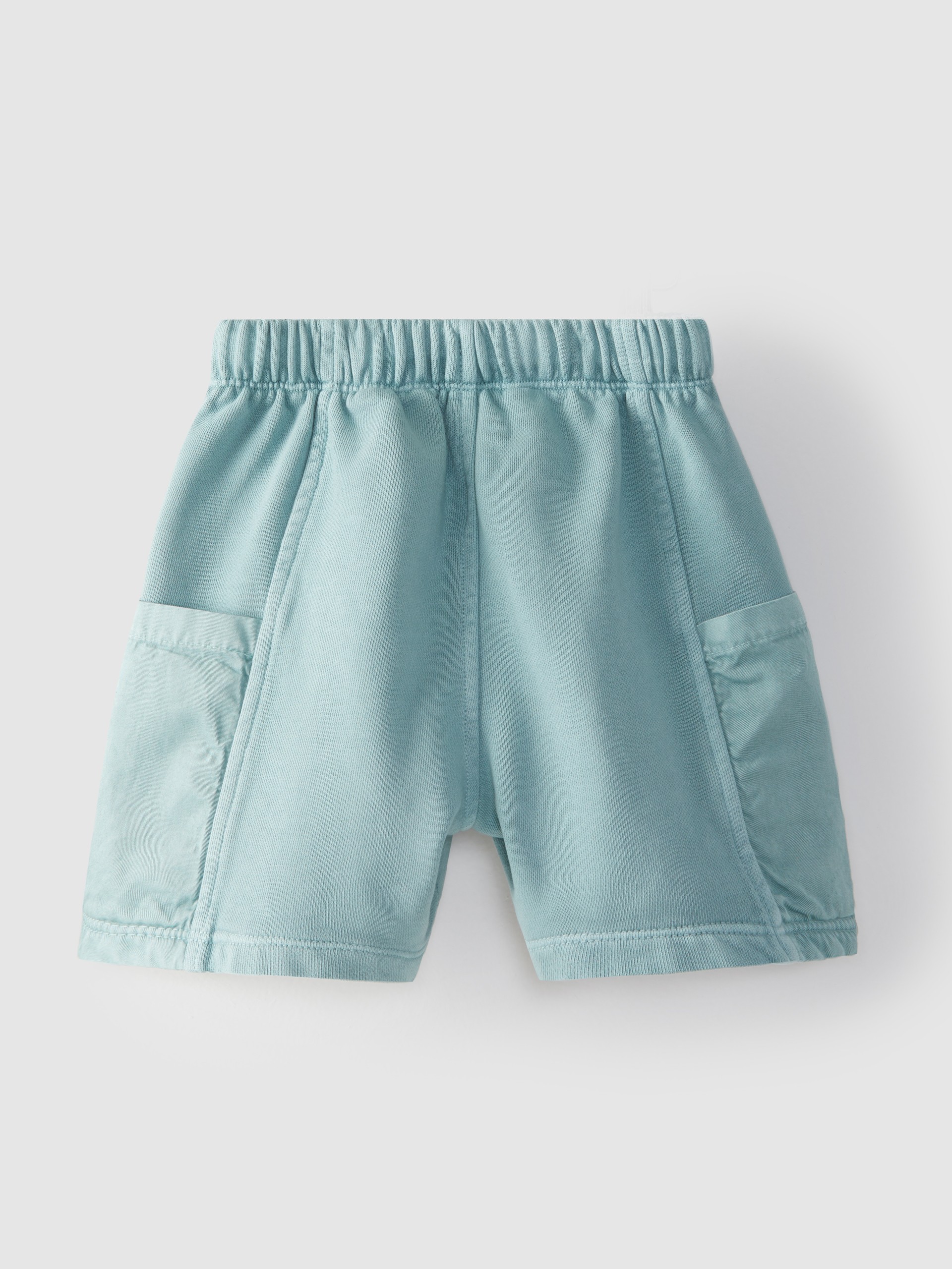 Pantalones cortos en felpa con bolsillos de tela