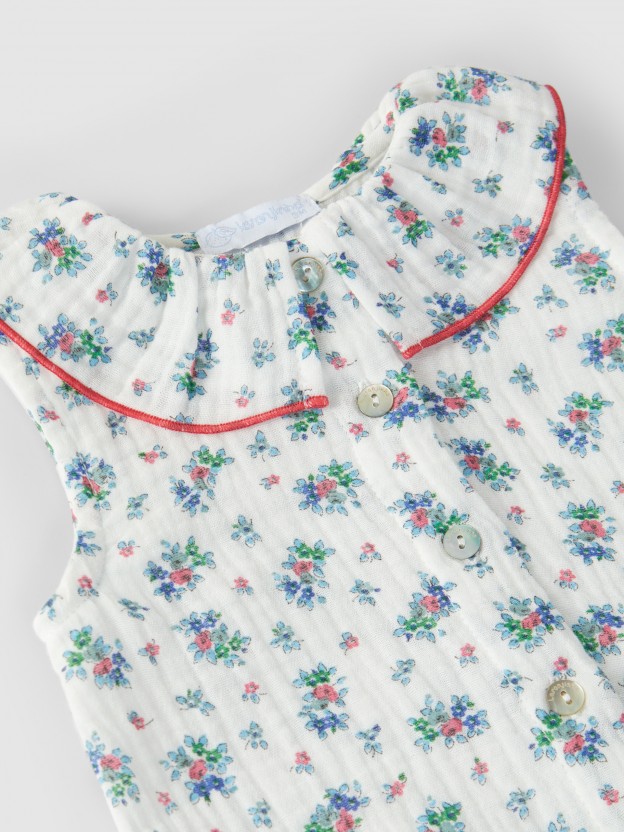 Organic cotton blouse with ruffled collar Organic cotton blouse with ruffled collar