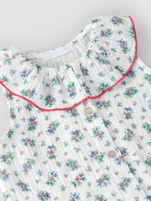 Organic cotton blouse with ruffled collar Organic cotton blouse with ruffled collar