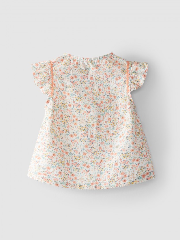 Blusa flores com espiguilha Blusa flores com espiguilha