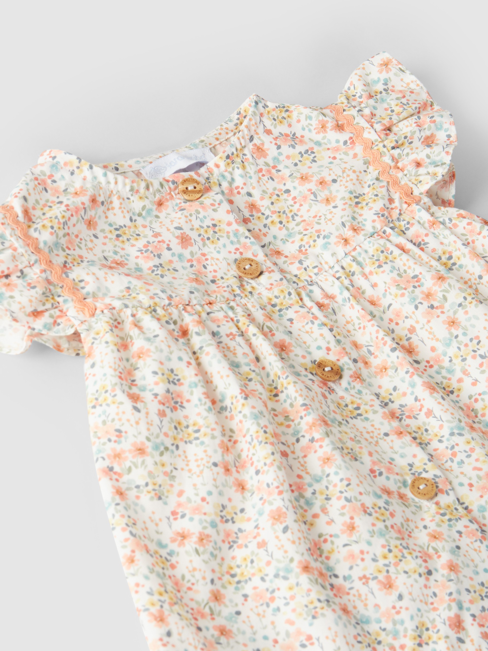 Blusa flores com espiguilha