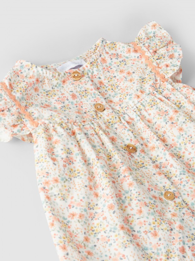 Blusa flores com espiguilha Blusa flores com espiguilha