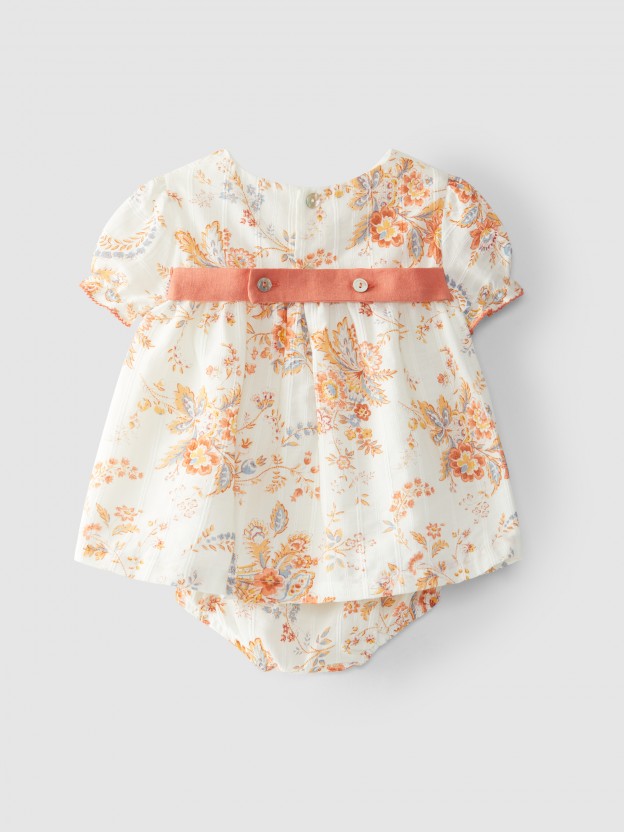 Vestido com tapa fraldas print floral Vestido com tapa fraldas print floral