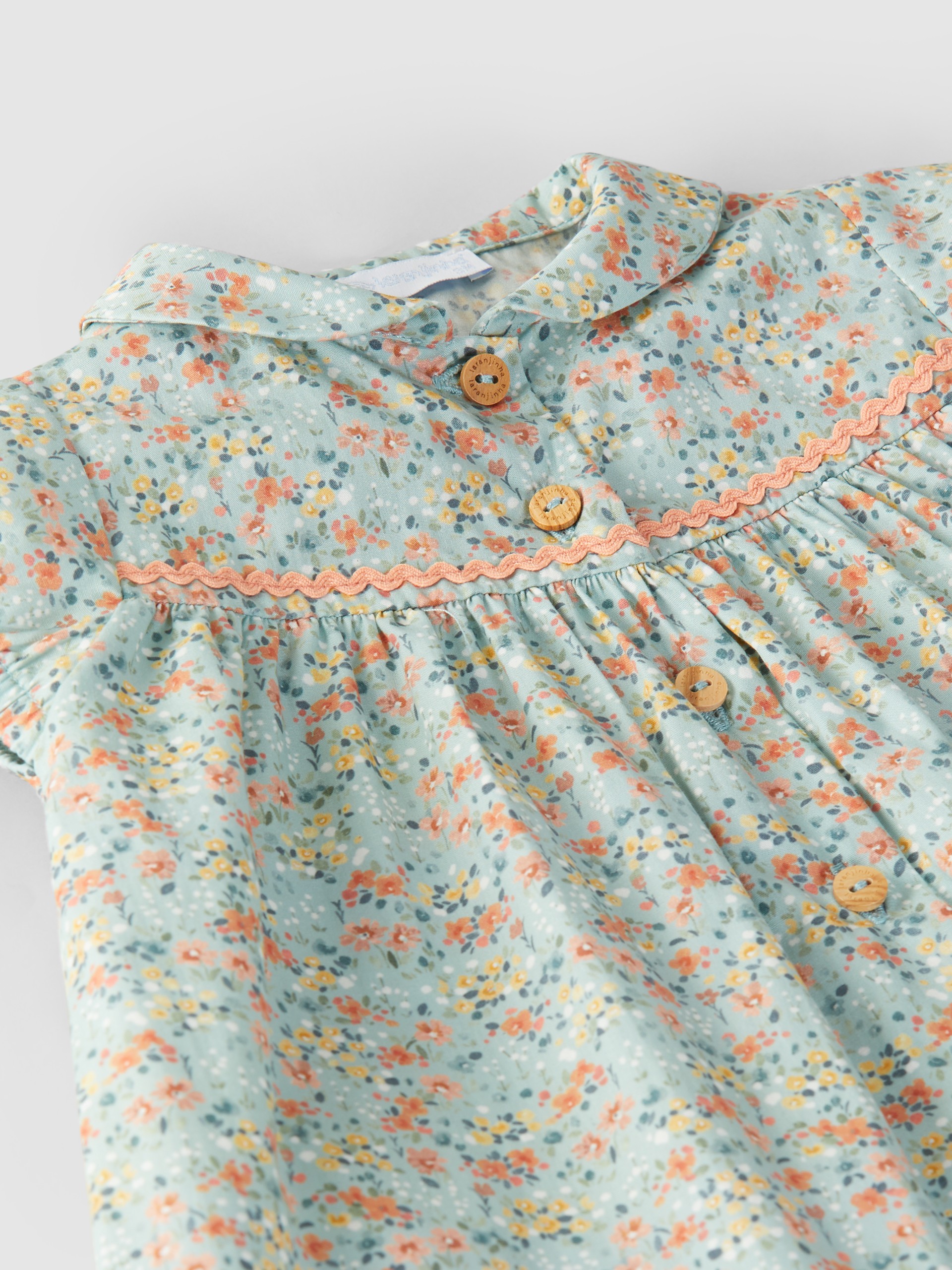 Vestido flores con puntilla