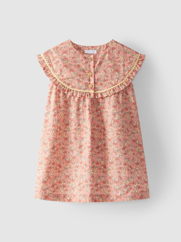 Vestido flores con puntilla en el pecho Vestido flores con puntilla en el pecho