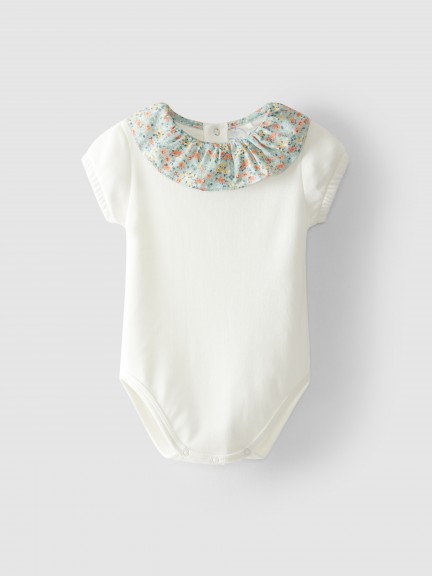 Body cuello de volante con flores Body cuello de volante con flores