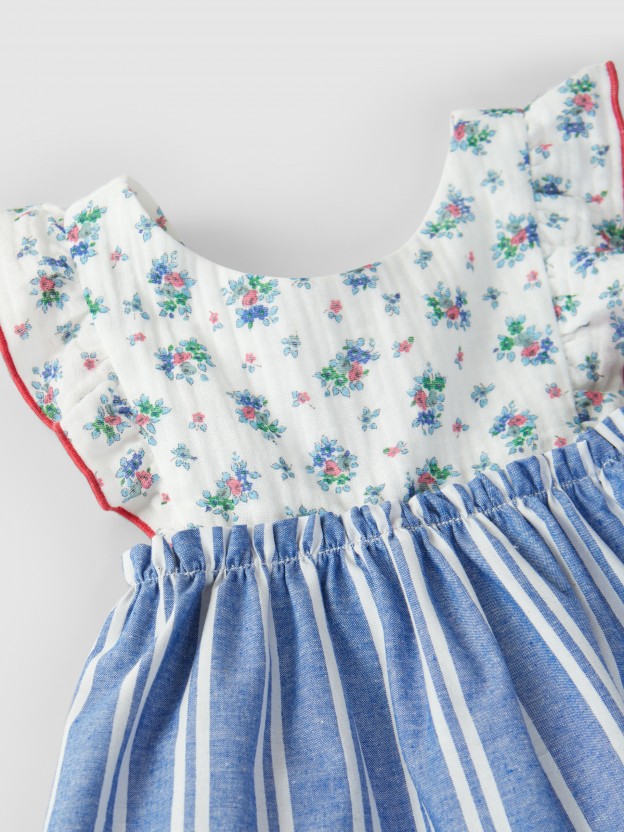 Falda con peto flores y rayas