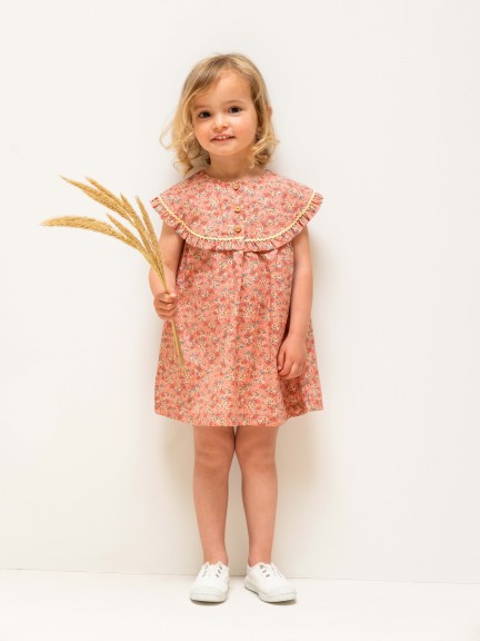Vestido flores com espiguilha no peito
