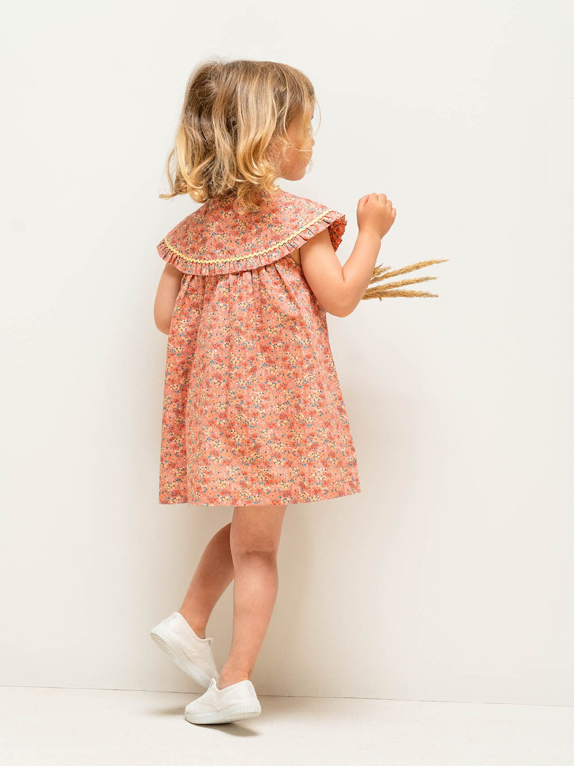 Vestido flores con puntilla en el pecho