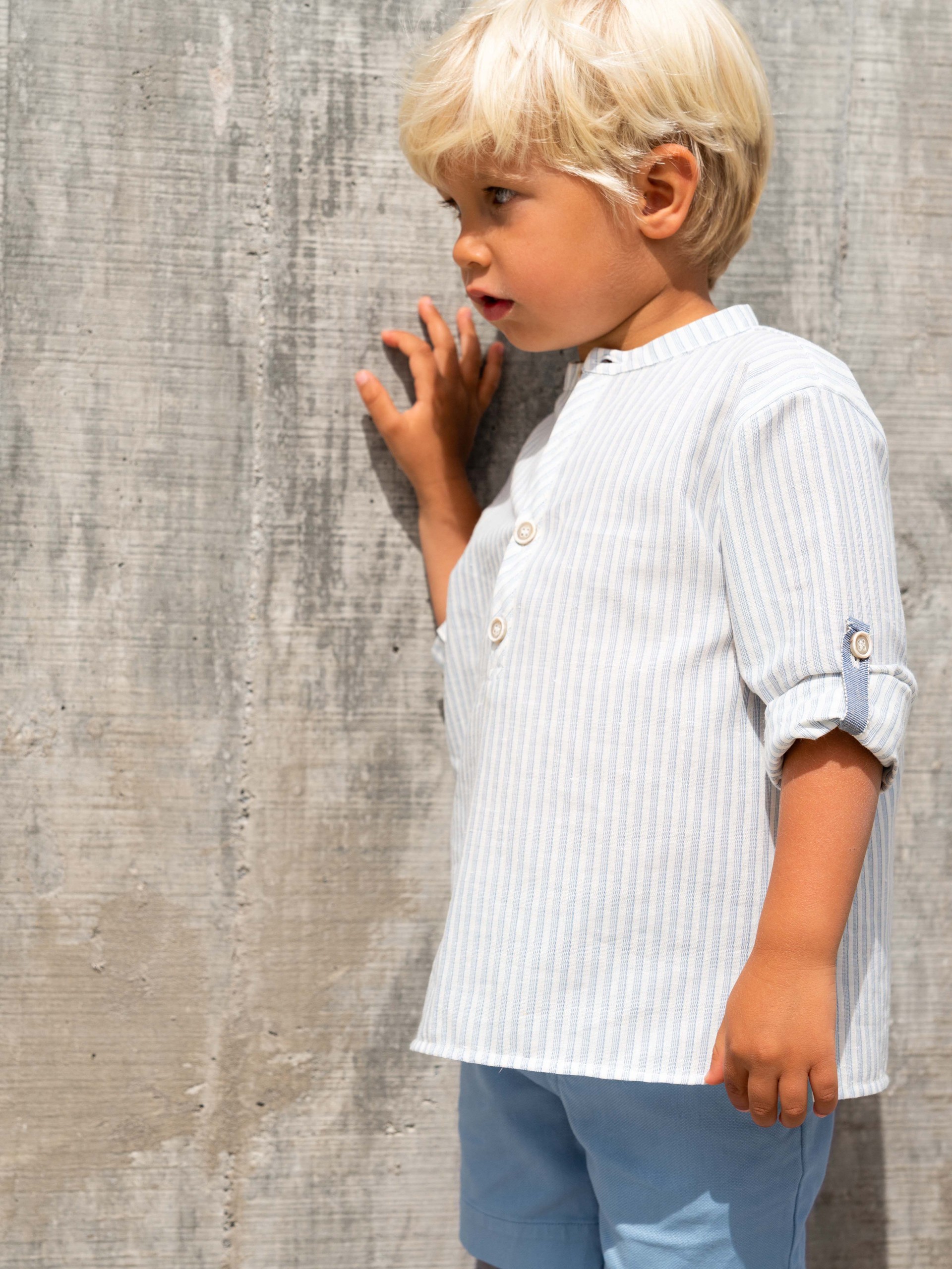 Camisa de riscas gola mao