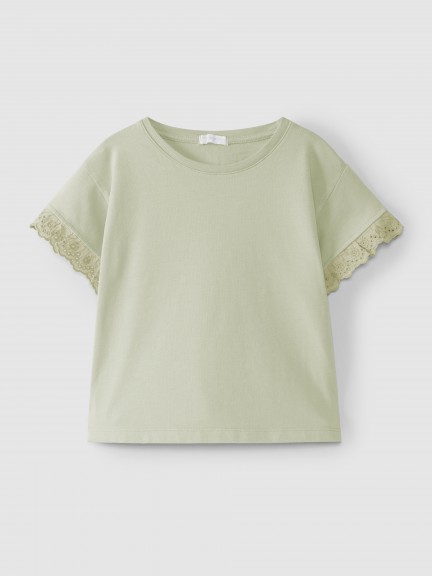 Short-sleeved T-shirt with English embroidery Short-sleeved T-shirt with English embroidery
