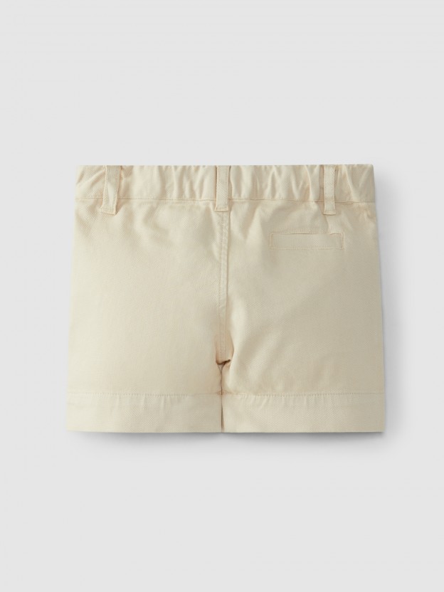 Pantalón corto rayas con tres bolsillos Pantalón corto rayas con tres bolsillos
