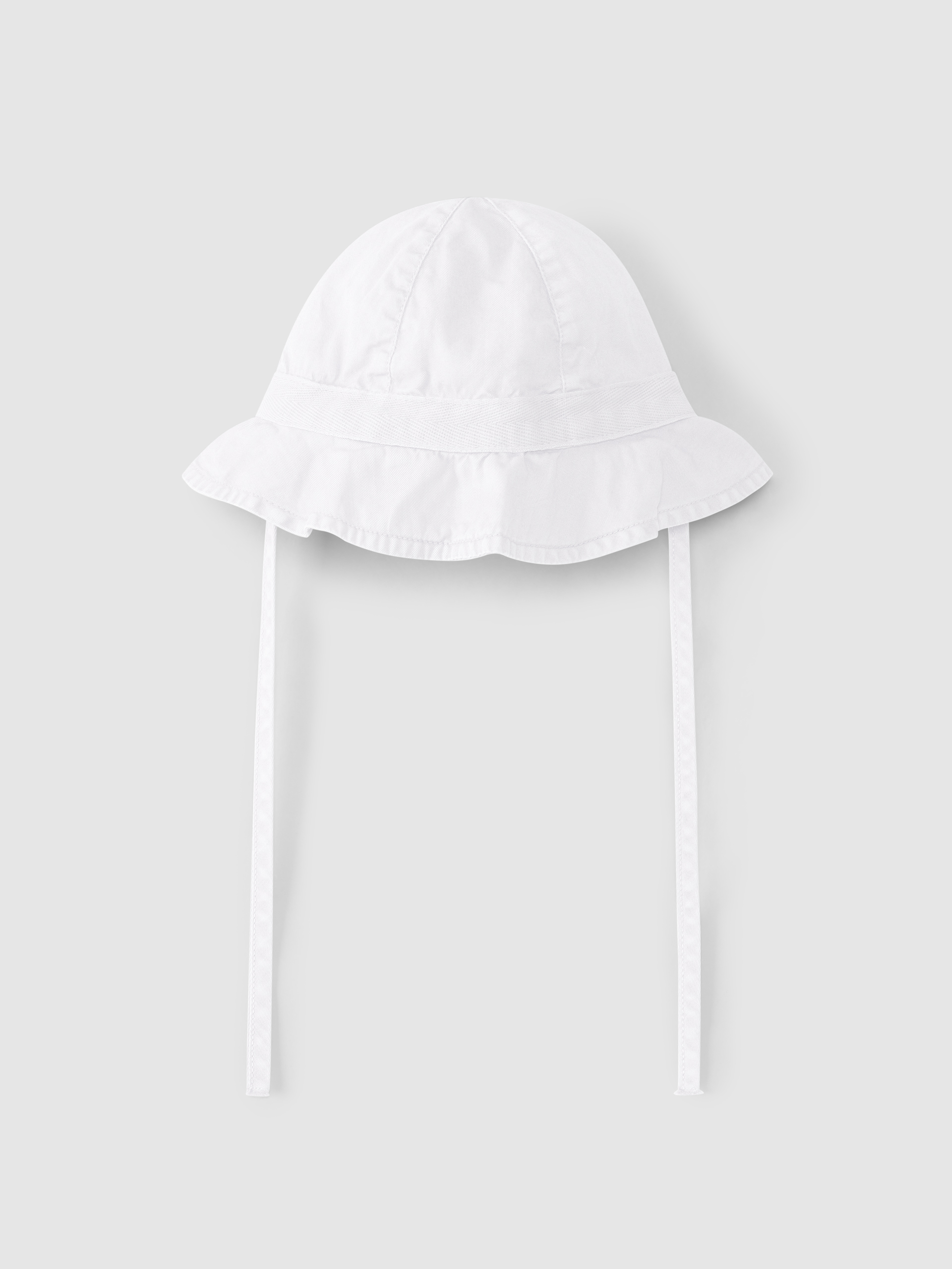 Hat with ruffle