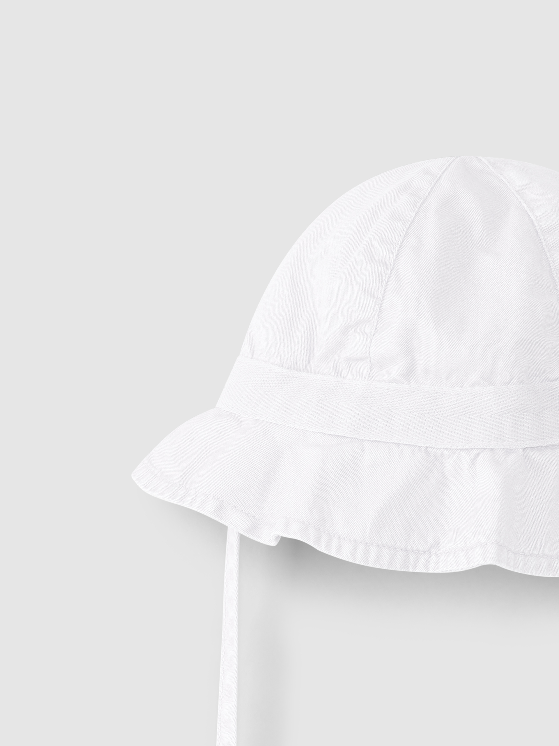 Hat with ruffle
