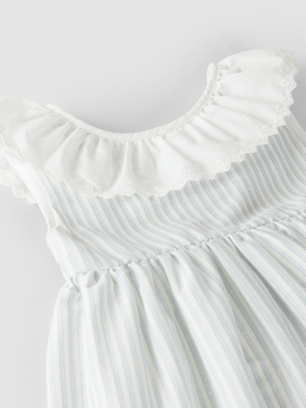 Vestido cuello de volante Vestido cuello de volante