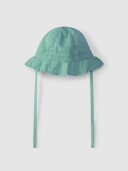 Hat with ruffle