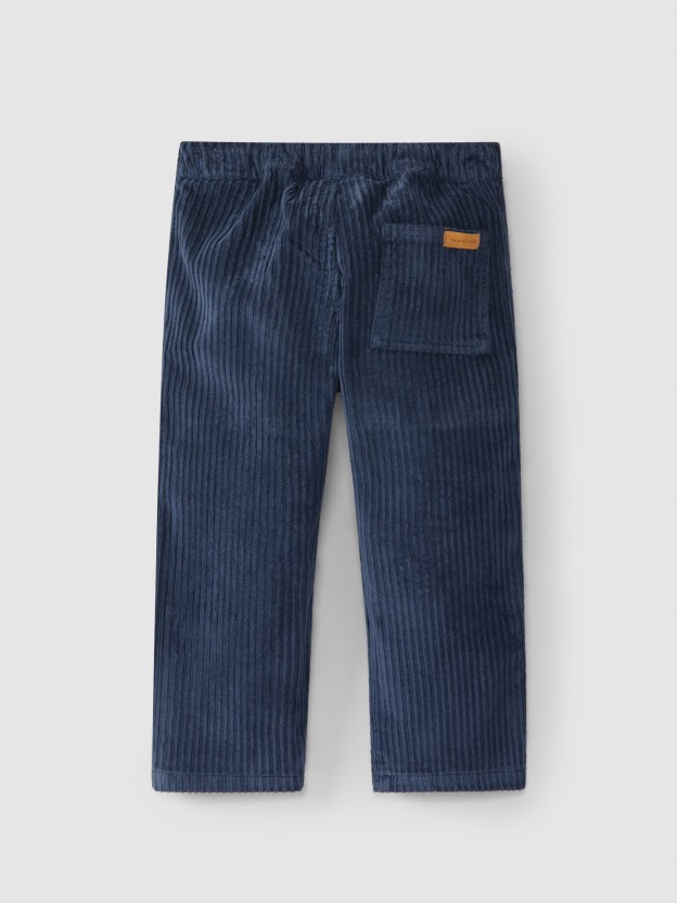 Wide wale corduroy pants with pockets. Wide wale corduroy pants with pockets.