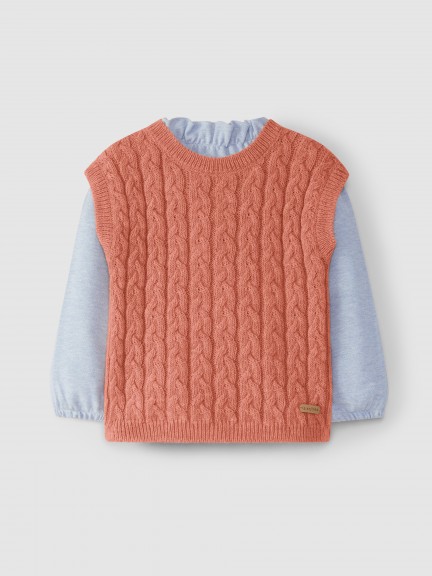 Conjunto de blusa em piqu� e colete tricotado