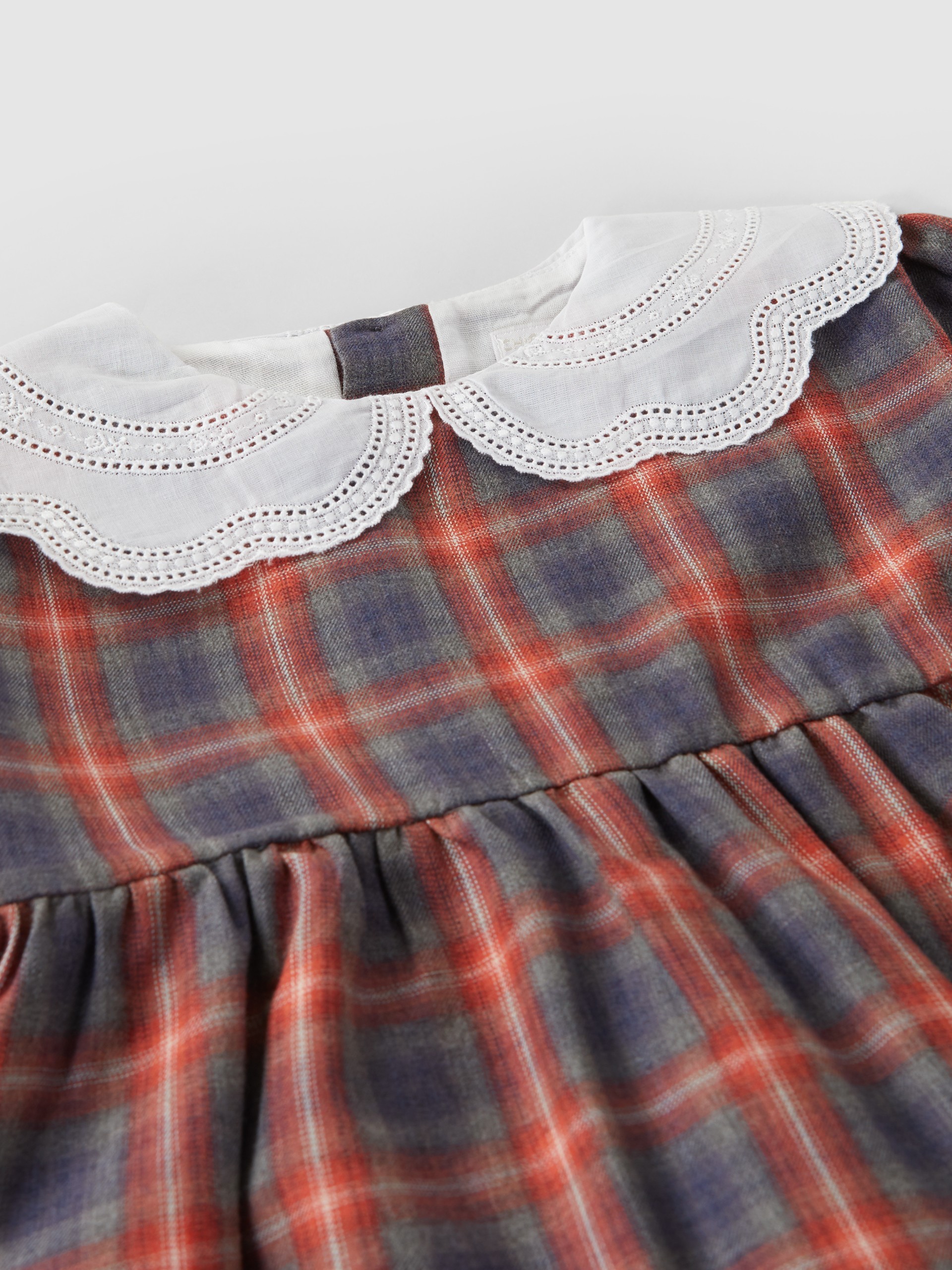 Plaid dress embroidered collar
