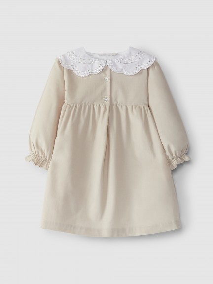 Vestido con cuello bordado