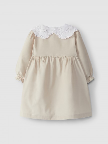 Vestido com gola bordada Vestido com gola bordada