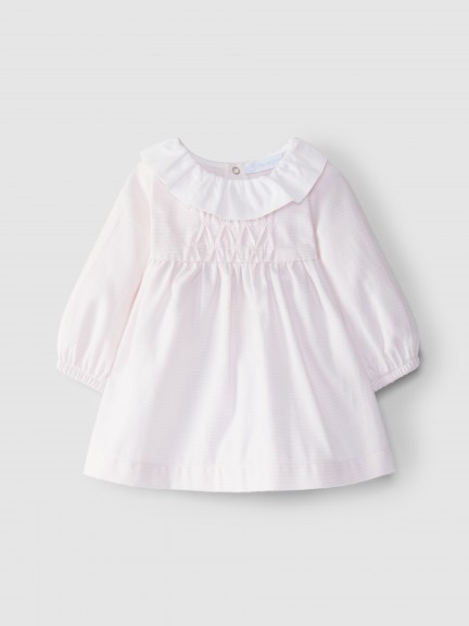Robe � rayures et d�tail de plissures avec broderie
