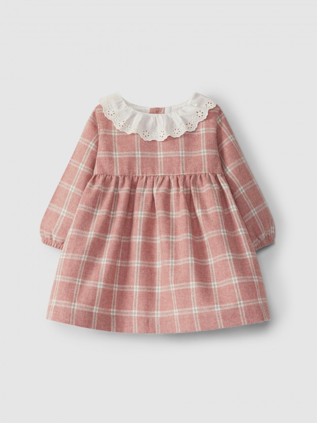 Vestido cuadros cuello con bordado inglés Vestido cuadros cuello con bordado inglés