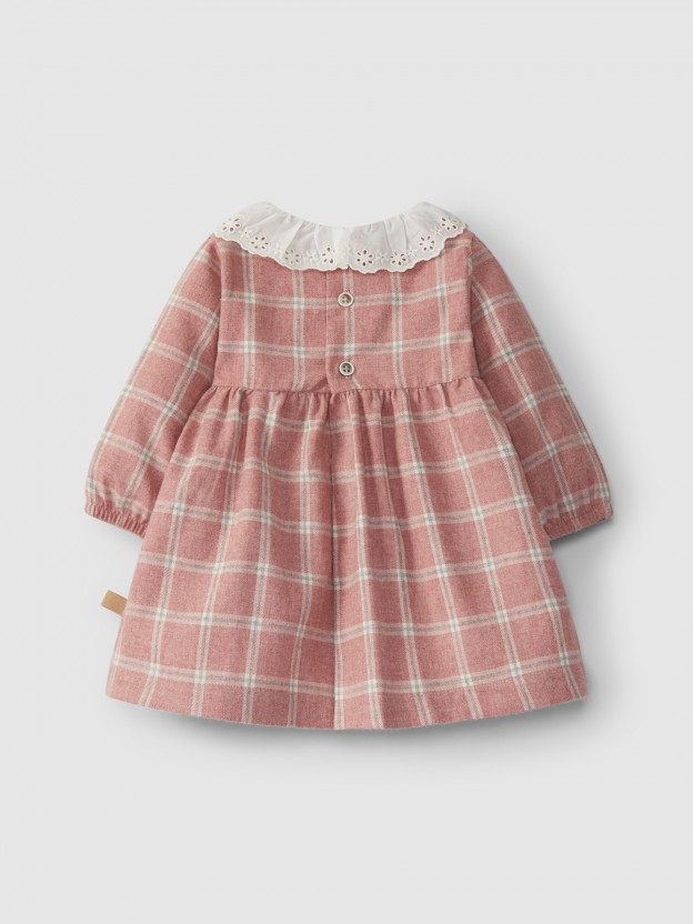 Vestido cuadros cuello con bordado inglés Vestido cuadros cuello con bordado inglés