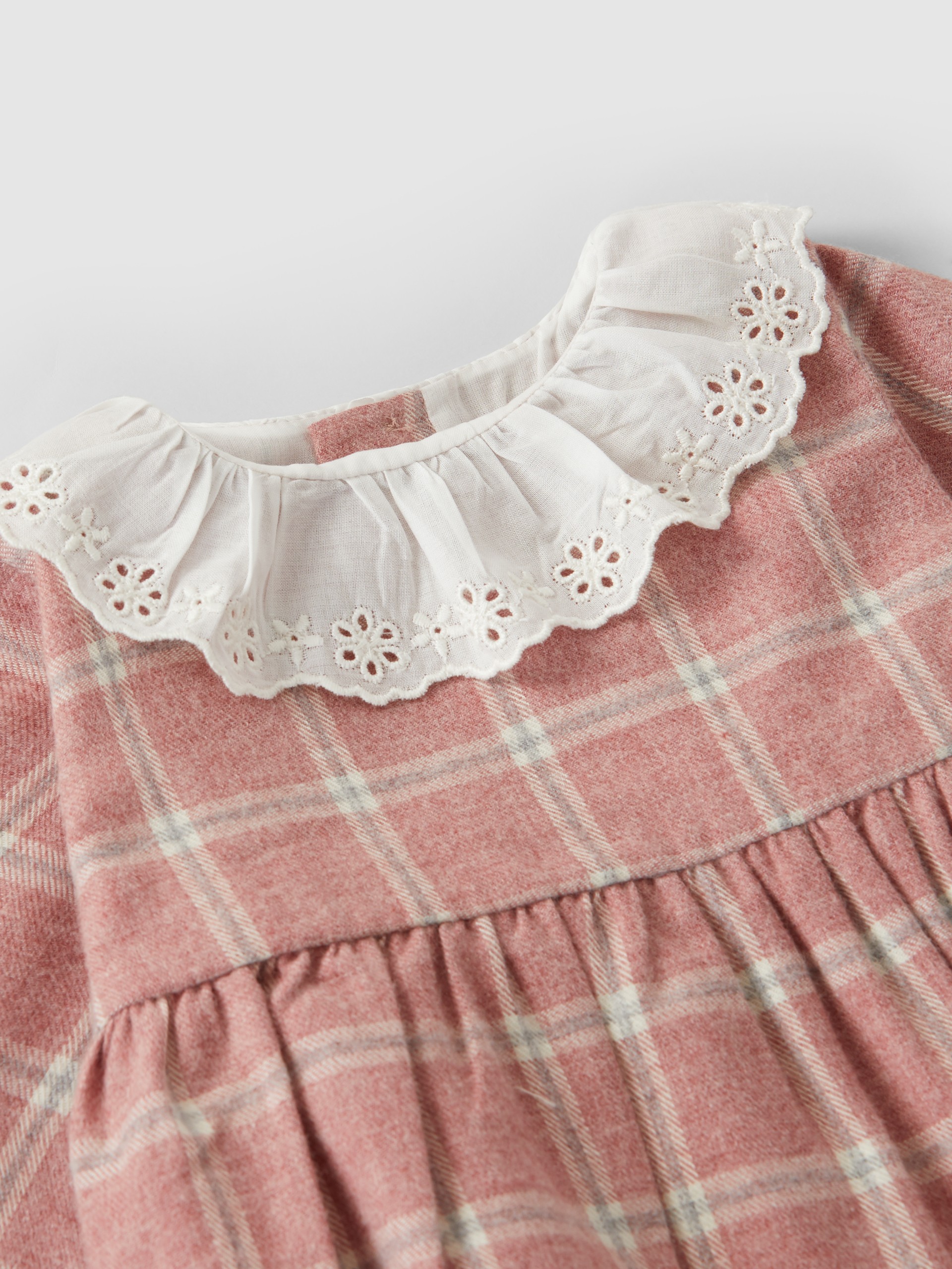 Vestido cuadros cuello con bordado inglés