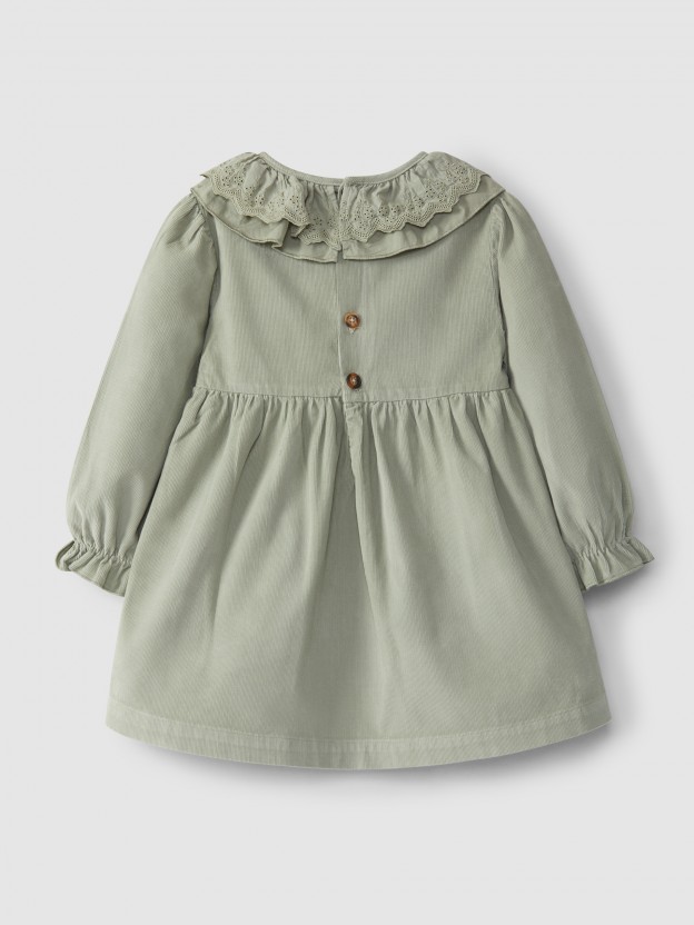 Vestido gola de folho bordado ingl�s