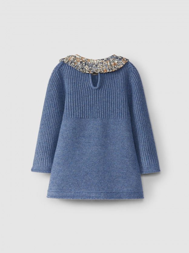 Robe tricot�e � col � volant