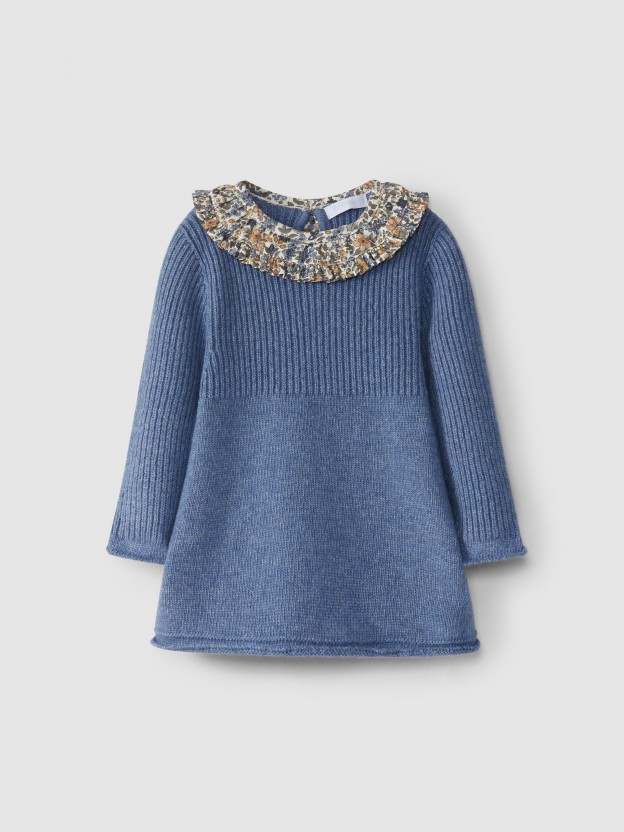 Robe tricot�e � col � volant