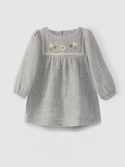 Dress with wool yarn embroidery