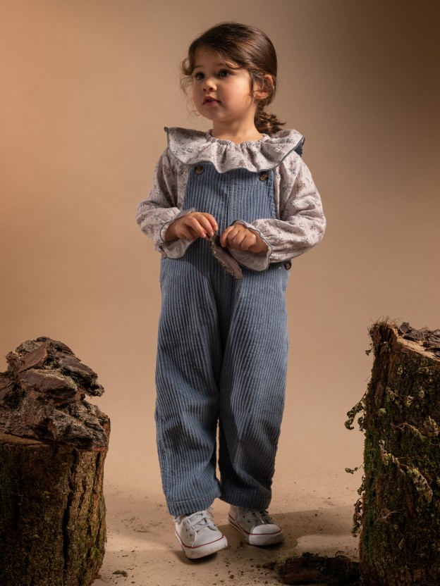 Wide wale corduroy dungarees with ruffle on the straps Wide wale corduroy dungarees with ruffle on the straps