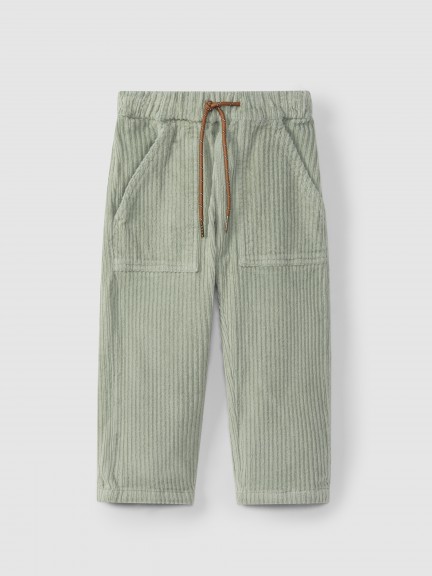 Wide wale corduroy pants with pockets. Wide wale corduroy pants with pockets.