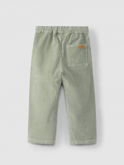 Wide wale corduroy pants with pockets. Wide wale corduroy pants with pockets.