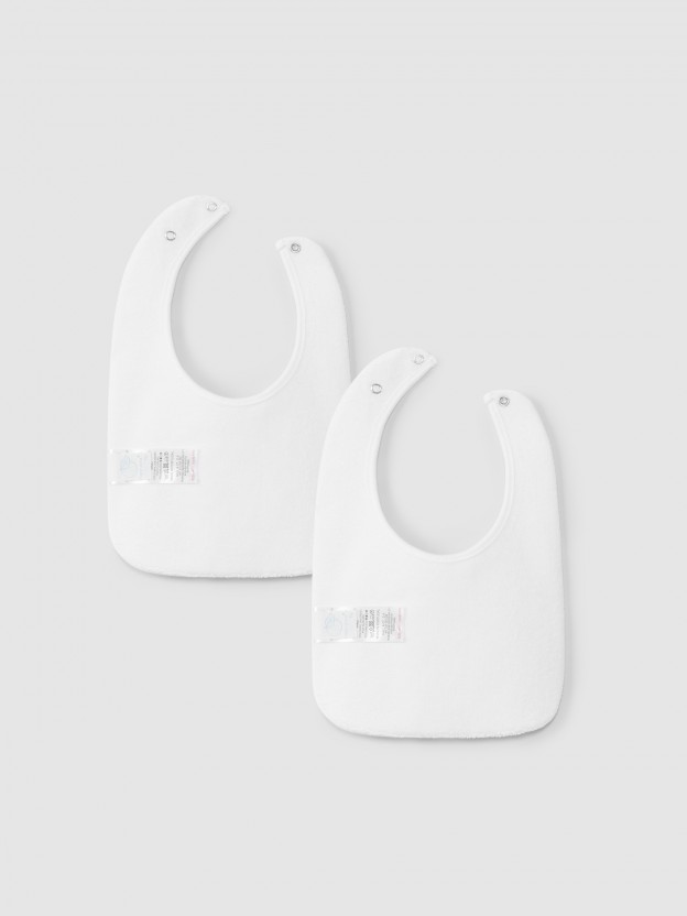 Pack de duas babetes com folho em bordado inglês Pack de duas babetes com folho em bordado inglês