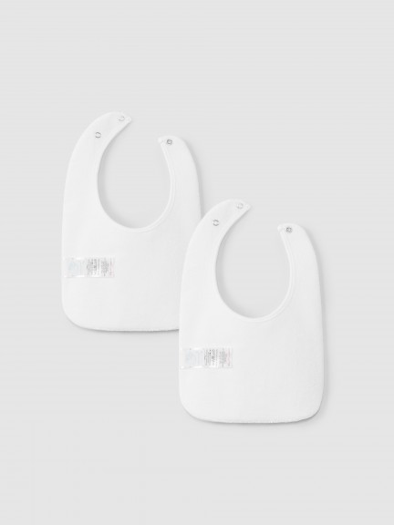 Two-pack bibs with ruffle in English embroidery Two-pack bibs with ruffle in English embroidery