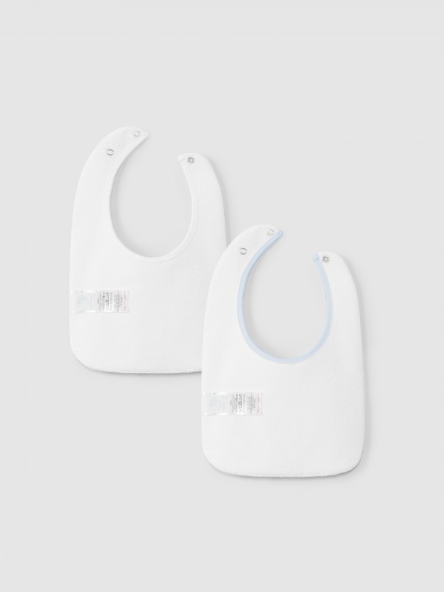 Pack de duas babetes com folho em bordado inglês Pack de duas babetes com folho em bordado inglês