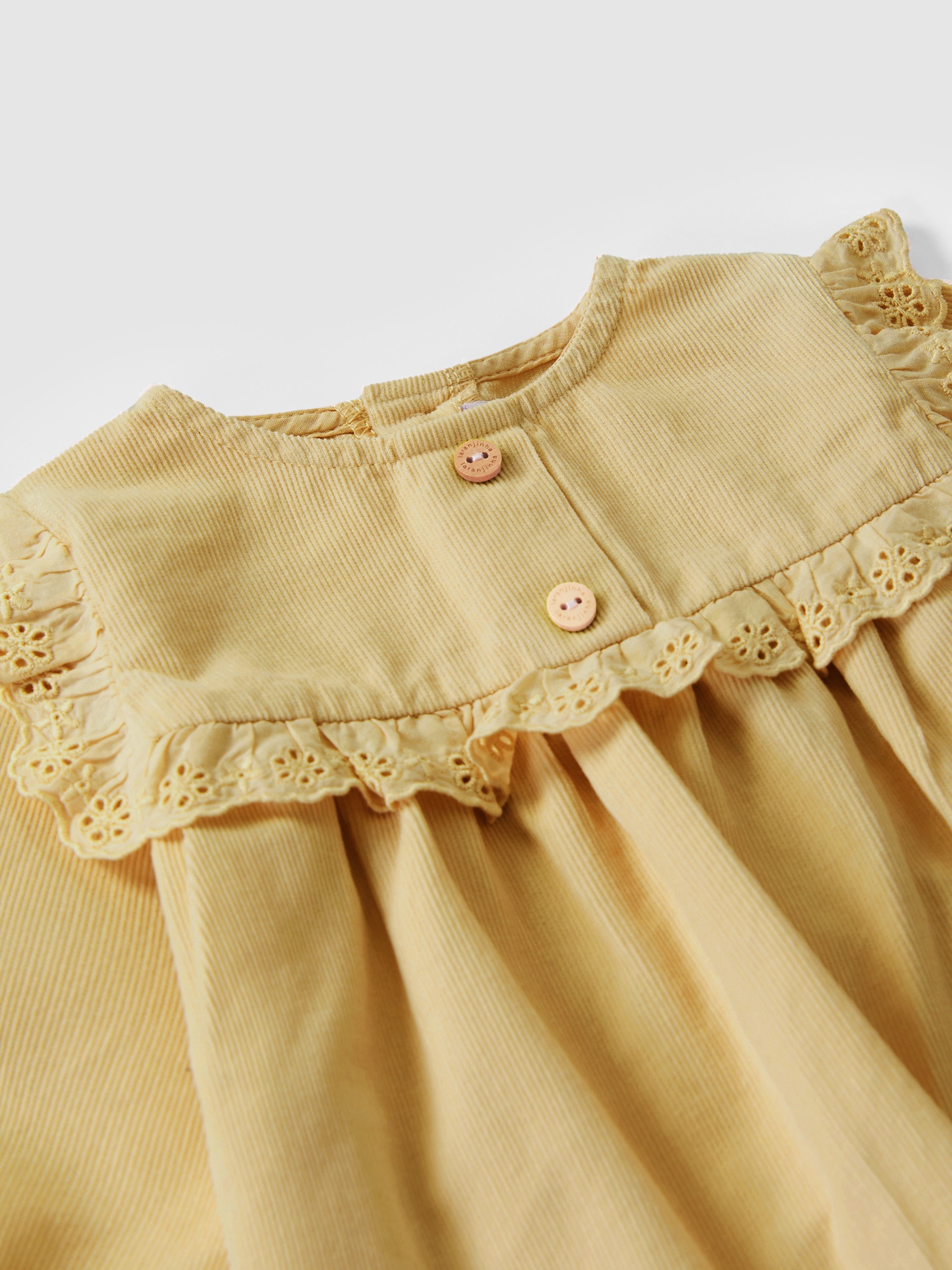 Vestido en micro-pana con bordado inglés