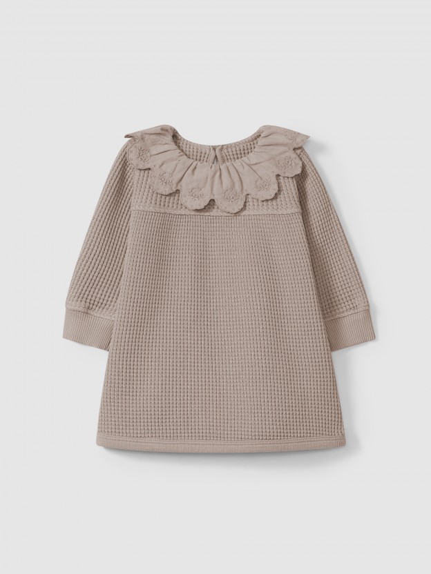 Waffle weave dress with ruffled collar Waffle weave dress with ruffled collar
