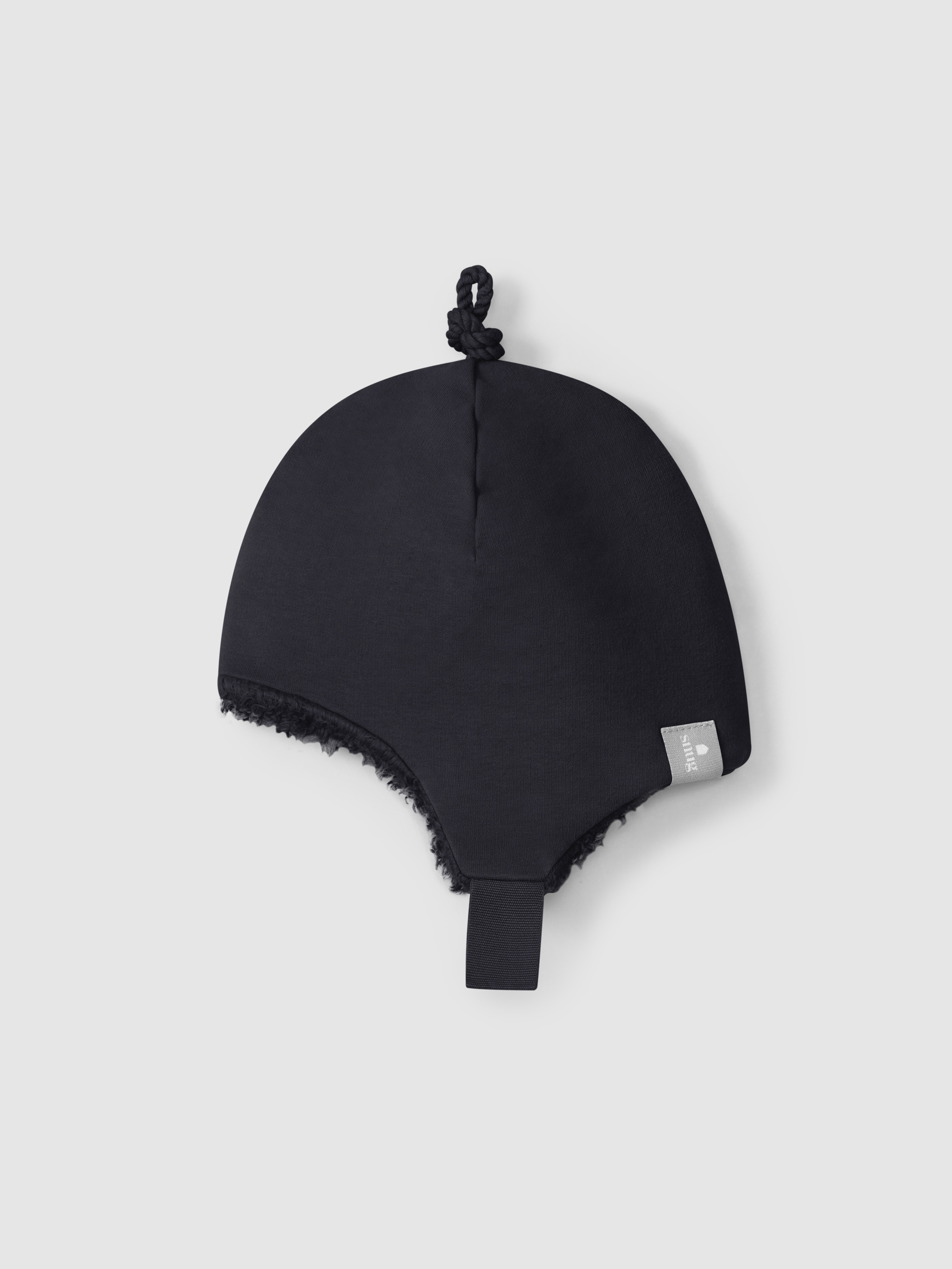 Beanie in plush with knot