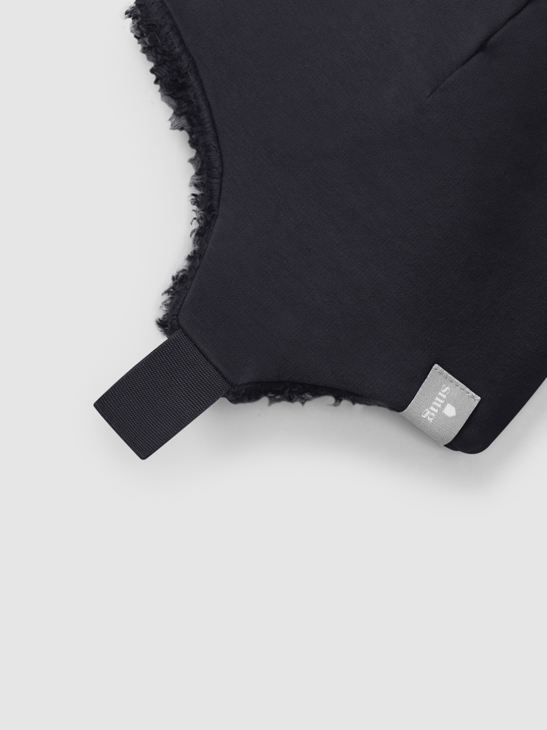 Beanie in plush with knot