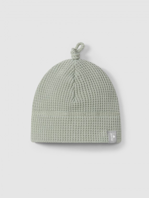 Bonnet maille gaufr�e avec n�ud