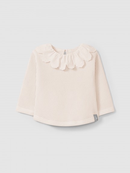Pull en maille gaufr�e � col � volant