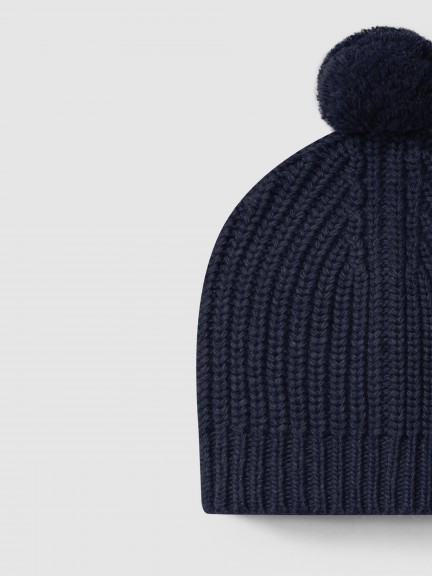 Knitted beanie with pom-pom Knitted beanie with pom-pom