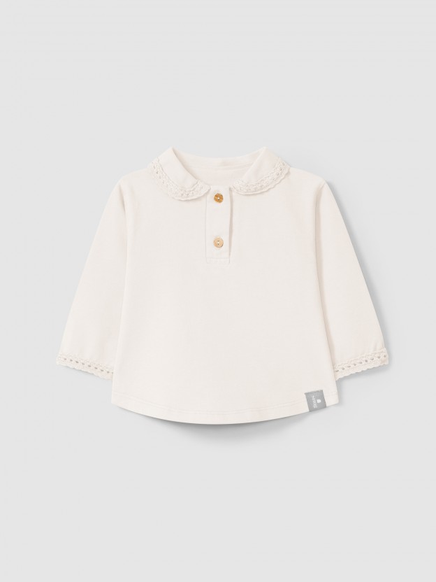 Longsleeve with lace detail Longsleeve with lace detail