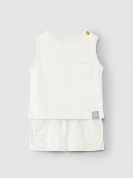 Conjunto camiseta y pantalón corto Conjunto camiseta y pantalón corto